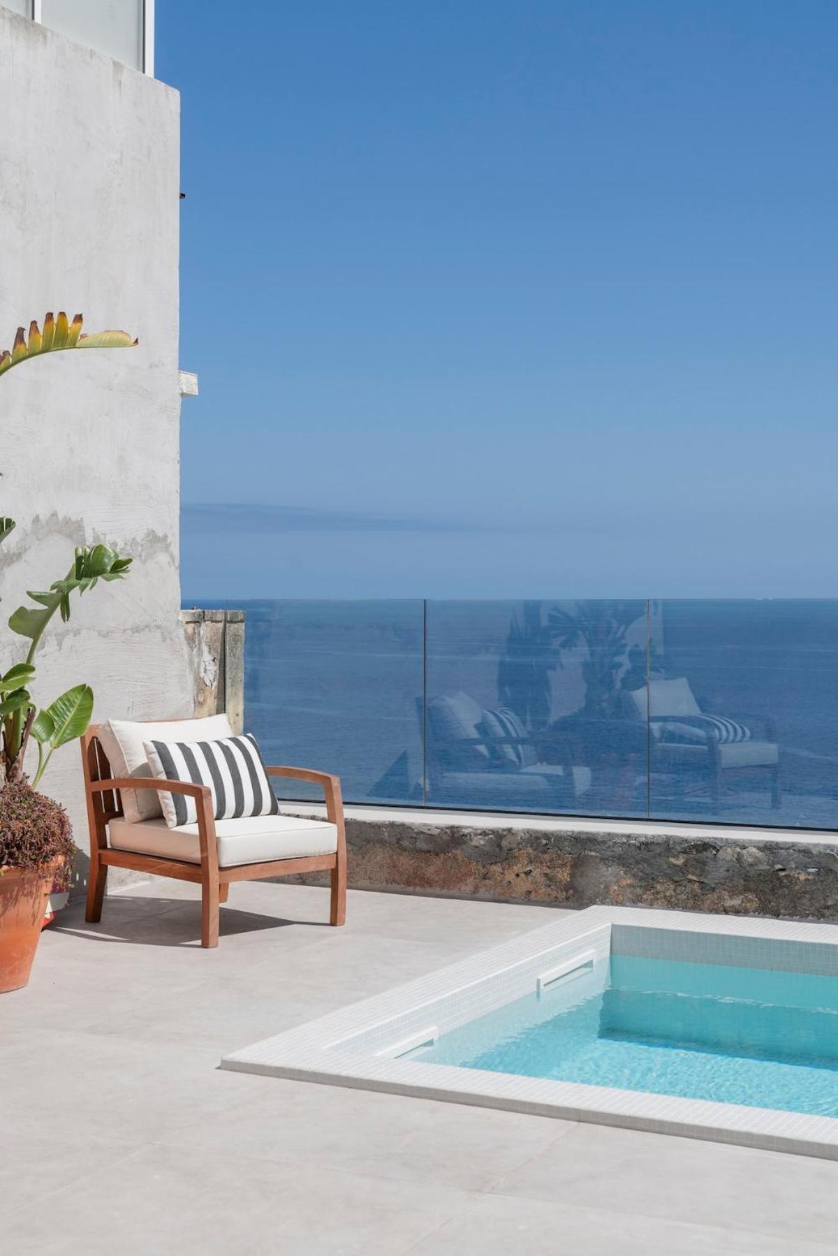 The Boat House Sea Front And Private Pool Villa *